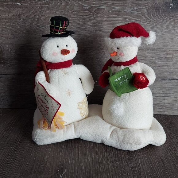 Hallmark Jingle Pals "We Wish You A Merry Christmas" Mr & Mrs Snowman - Picture 1 of 7